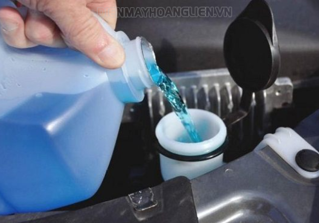 Pha dung dịch nước rửa xe 