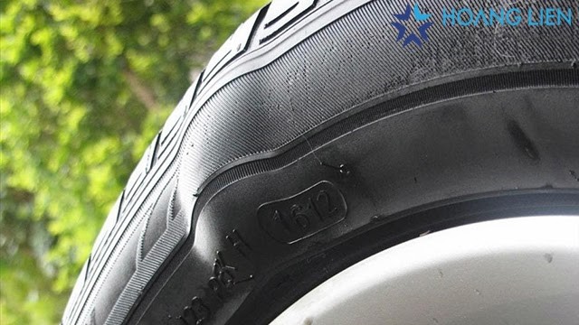Bơm lốp quá căng có thể khiến lốp xe bị phình